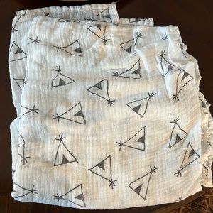 3/$15 Upsimples teepee cotton and bamboo muslin swaddle blanket